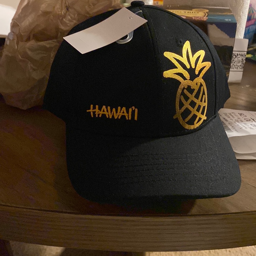 Hawaiian Caps Mystery box. 5 total caps Hawaii